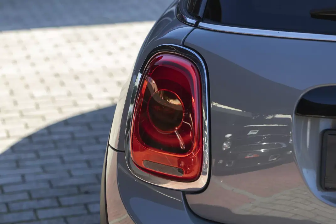 MINI 3 Portas 2017 - 13900 EUR, 237412 km - AUTO.MOTO.pt - 237412km - foto 29 de 32