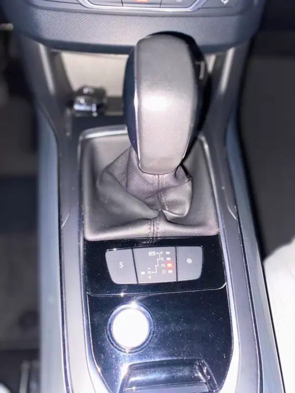 Peugeot 308 2016 - 15900 EUR, 171736 km - AUTO.MOTO.pt - 171736km - foto 44 de 48
