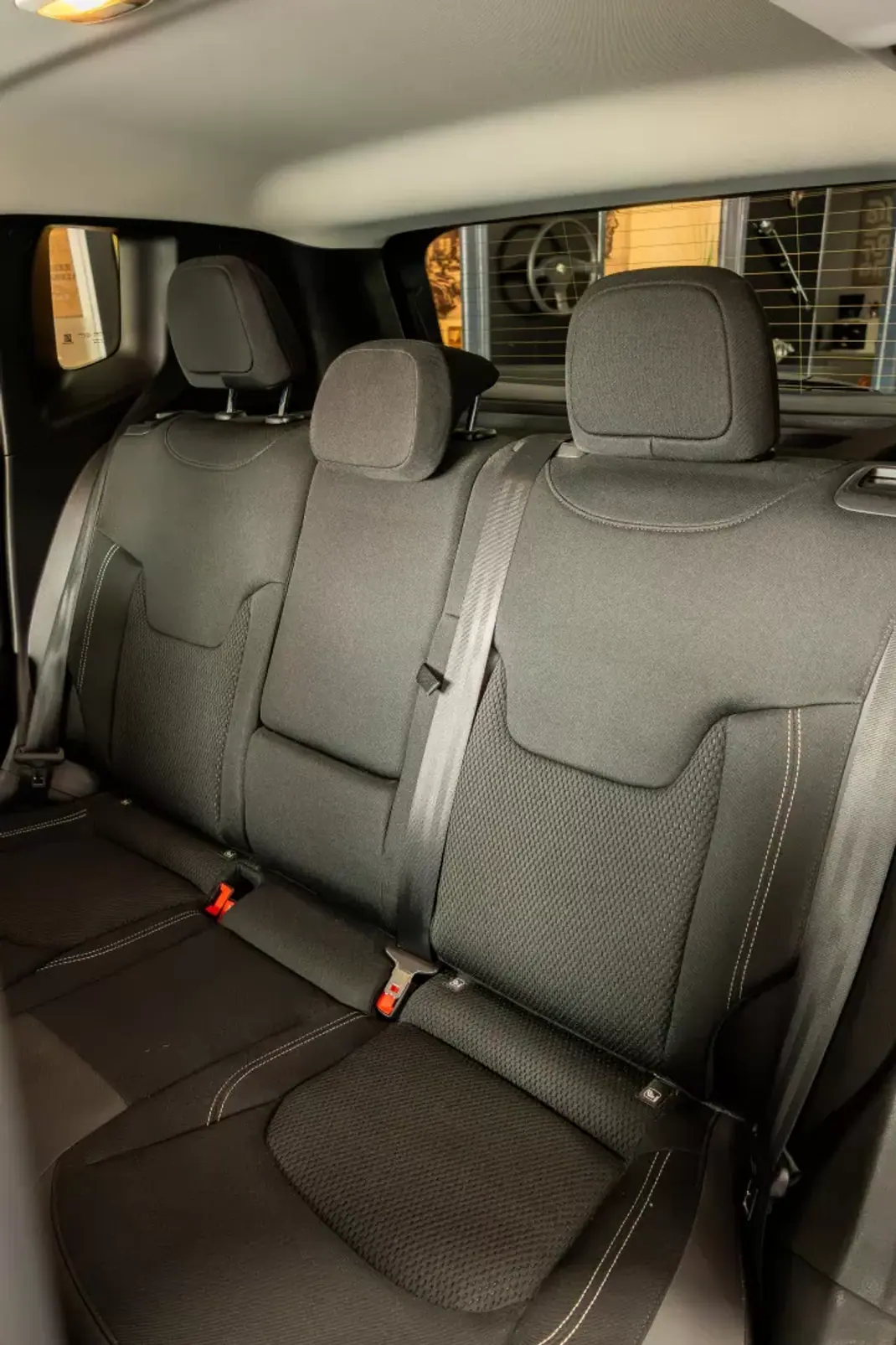 Jeep Renegade 2019 - 17900 EUR, 106000 km - AUTO.MOTO.pt - 106000km - foto 8 de 19