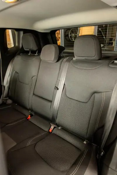 Jeep Renegade 2019 - 17900 EUR, 106000 km - AUTO.MOTO.pt - 106000km - foto 8 de 19