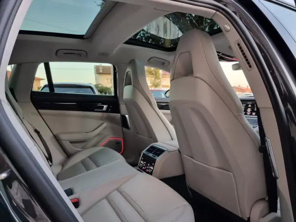 Porsche Panamera Sport Turismo 2018 - 84990 EUR, 147000 km - AUTO.MOTO.pt - 147000km - foto 20 de 50