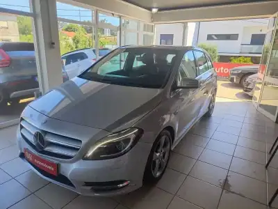 Mercedes-Benz B 180 2012 - 10990 EUR, 221000 km - AUTO.MOTO.pt - 221000km - foto 5 de 35