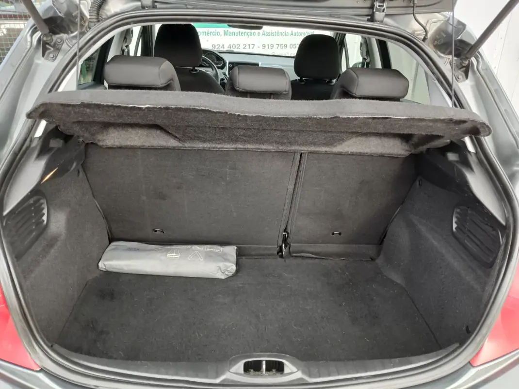 Peugeot 208 2015 - 7450 EUR, 116512 km - AUTO.MOTO.pt - 116512km - foto 23 de 23