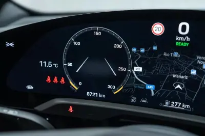 Porsche Taycan 2024 - 84950 EUR, 8000 km - AUTO.MOTO.pt - 8000km - foto 31 de 58