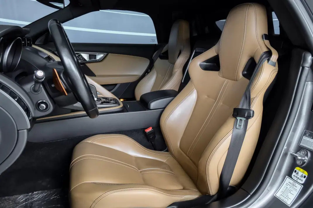 Jaguar F-Type 2016 - 62500 EUR, 53238 km - AUTO.MOTO.pt - 53238km - foto 15 de 26