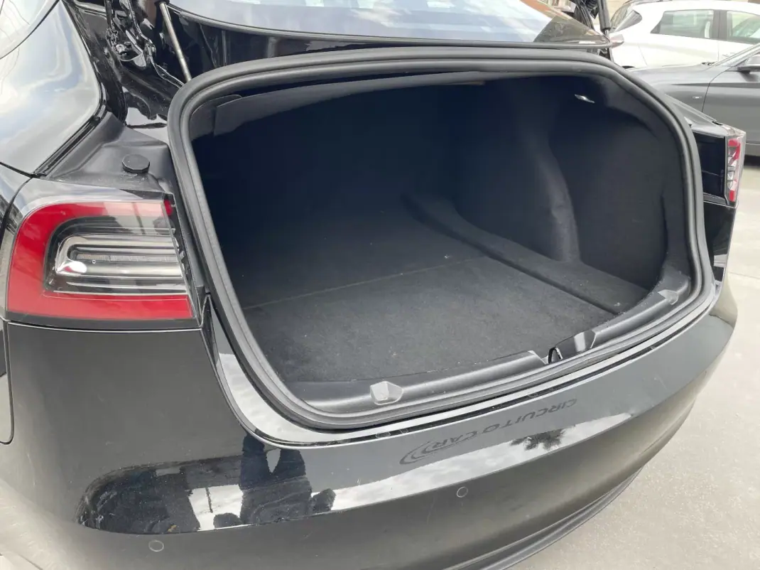 Tesla Model 3 2019 - 22995 EUR, 126801 km - AUTO.MOTO.pt - 126801km - foto 23 de 40