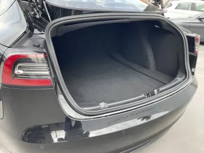 Tesla Model 3 2019 - 22995 EUR, 126801 km - AUTO.MOTO.pt - 126801km - foto 23 de 40