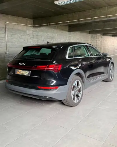 Audi e-tron 2020 - 27500 EUR, 90120 km - AUTO.MOTO.pt - 90120km - foto 5 de 17