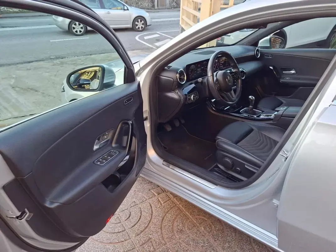 Mercedes-Benz A 200 2018 - 22500 EUR, 77000 km - AUTO.MOTO.pt - 77000km - foto 17 de 37