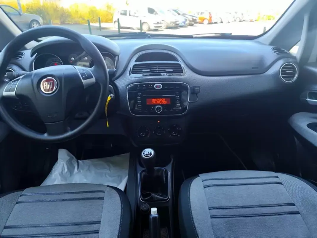 Fiat Punto Evo 2011 - 5000 EUR, 258000 km - AUTO.MOTO.pt - 258000km - foto 2 de 18