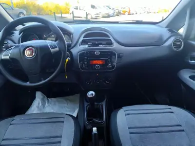 Fiat Punto Evo 2011 - 5000 EUR, 258000 km - AUTO.MOTO.pt - 258000km - foto 2 de 18