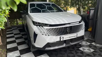 Peugeot 5008 2025 - 31500 EUR, 14880 km - AUTO.MOTO.pt - 14880km - foto 3 de 22