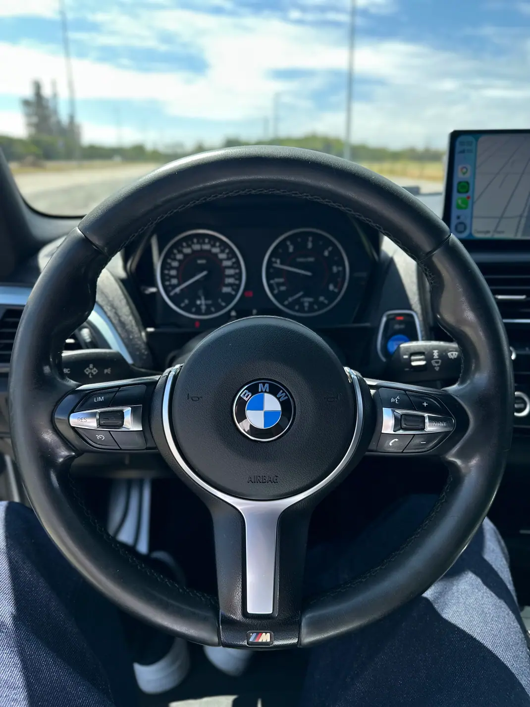 BMW 118 2017 - 18990 EUR, 206000 km - AUTO.MOTO.pt - 206000km - foto 8 de 16
