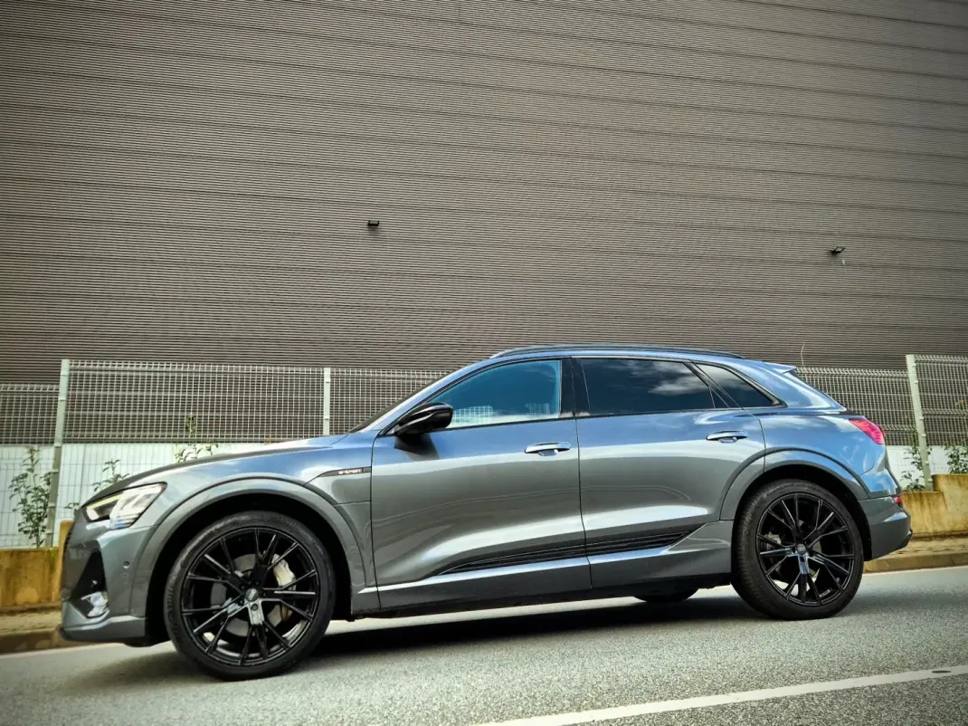 Audi e-tron 2020 - 29000 EUR, 133000 km - AUTO.MOTO.pt - 133000km - foto 6 de 23