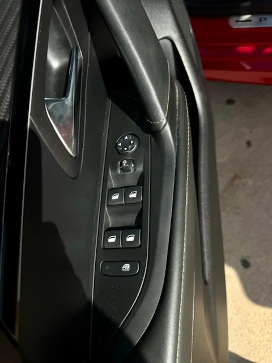 Peugeot 208 2019 - 13900 EUR, 75000 km - AUTO.MOTO.pt - 75000km - foto 18 de 19