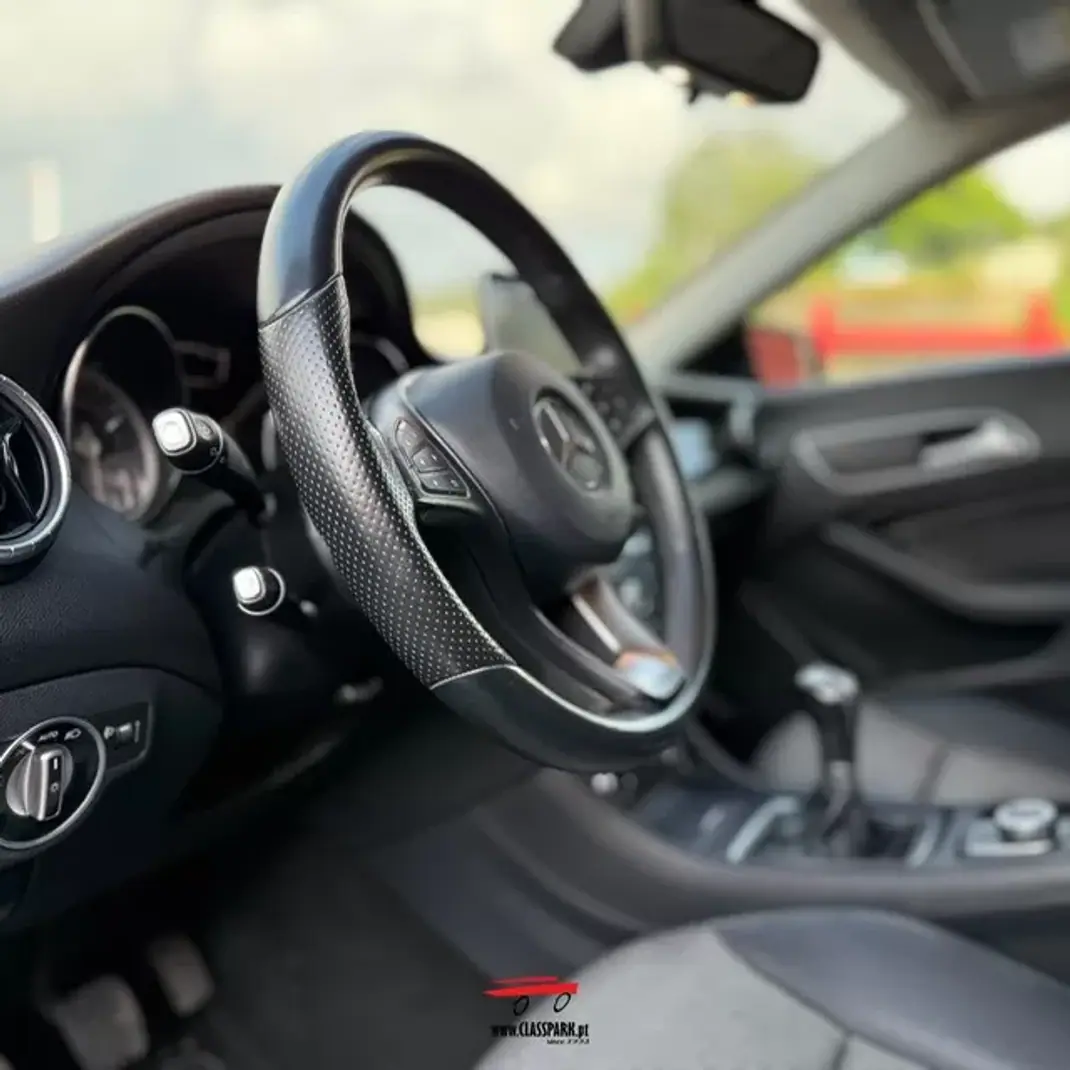 Mercedes-Benz CLA 180 2015 - 17500 EUR, 184000 km - AUTO.MOTO.pt - 184000km - foto 11 de 22