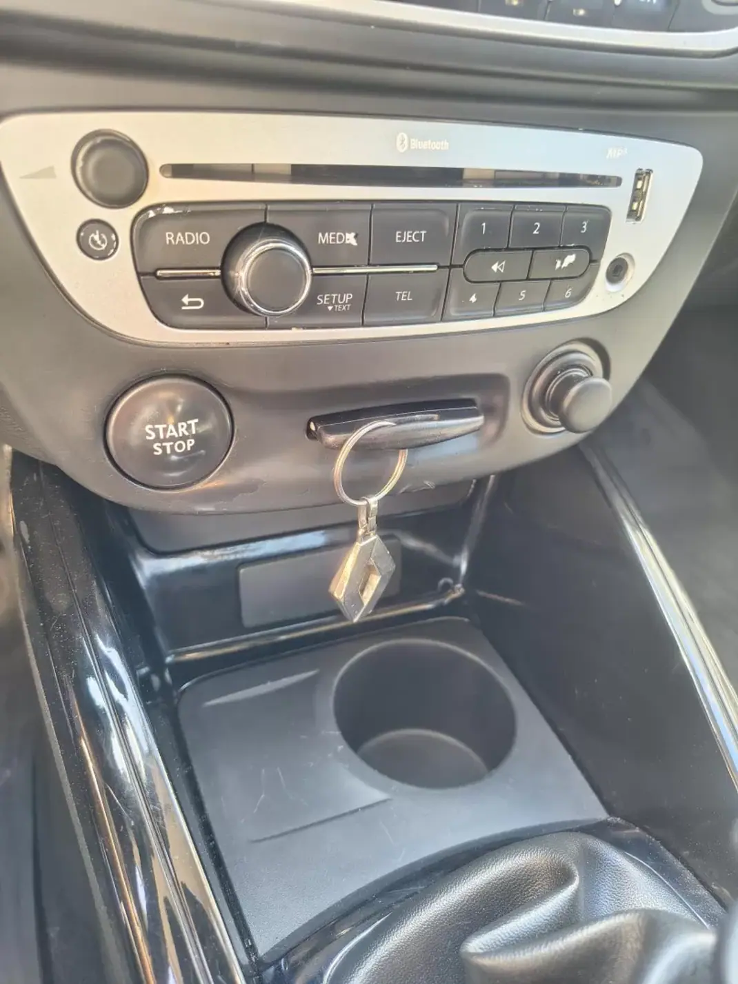 Renault Mégane 2012 - 8500 EUR, 240000 km - AUTO.MOTO.pt - 240000km - foto 15 de 26