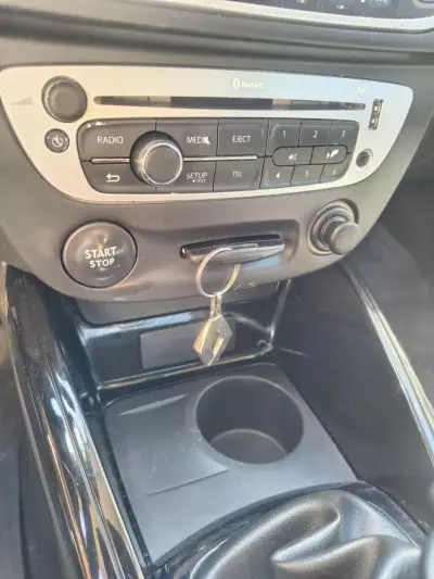 Renault Mégane 2012 - 8500 EUR, 240000 km - AUTO.MOTO.pt - 240000km - foto 15 de 26
