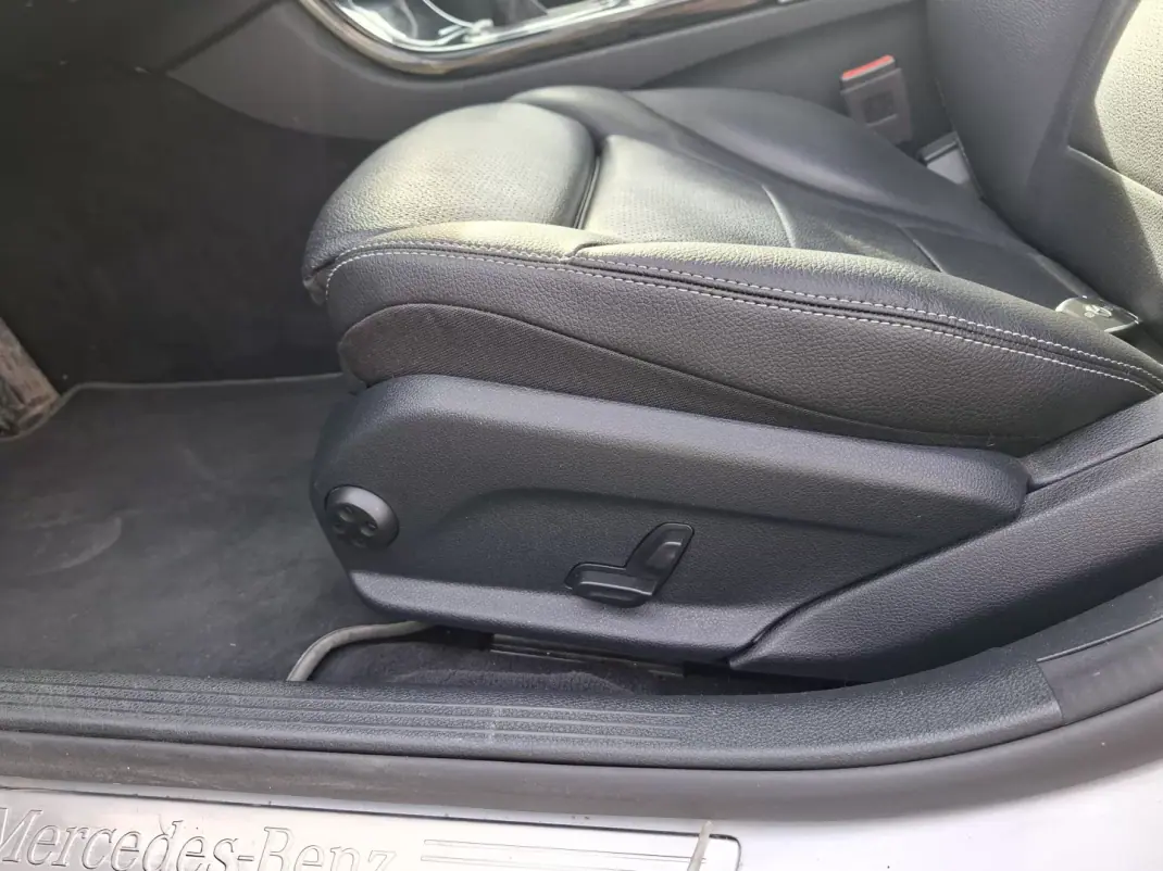 Mercedes-Benz C 200 2019 - 24250 EUR, 95512 km - AUTO.MOTO.pt - 95512km - foto 11 de 27