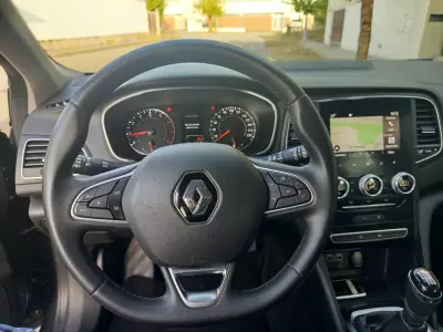 Renault Mégane 2022 - 13990 EUR, 135500 km - 135500km - foto 16 de 18