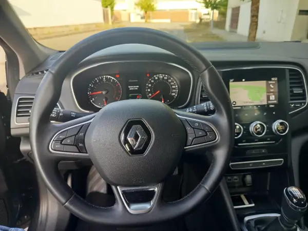 Renault Mégane 2022 - 13990 EUR, 135500 km - 135500km - foto 16 de 18