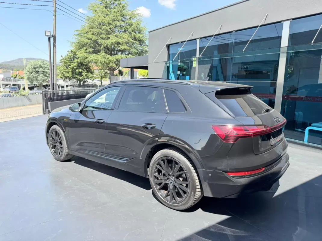 Audi e-tron 2022 - 39900 EUR, 70000 km - AUTO.MOTO.pt - 70000km - foto 4 de 12