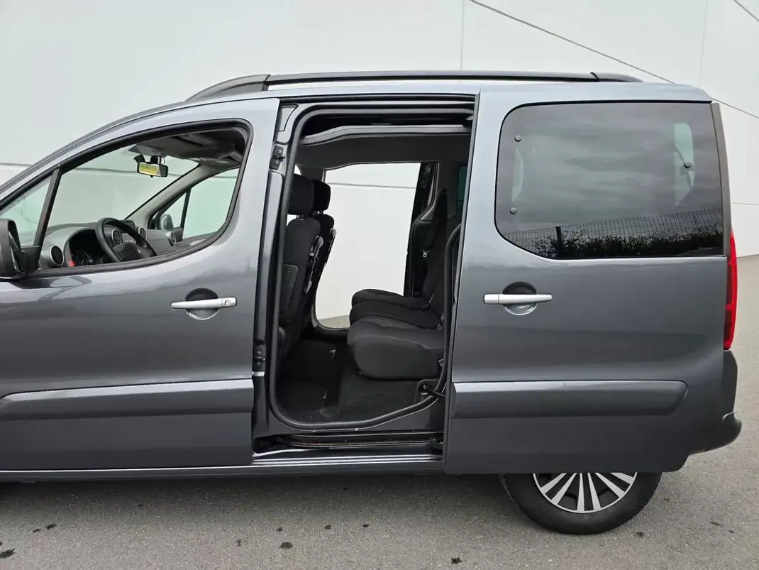 Peugeot Partner 2017 - 12490 EUR, 129000 km - AUTO.MOTO.pt - 129000km - foto 22 de 27