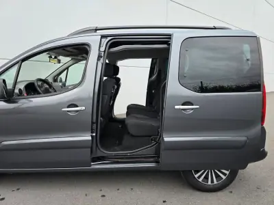 Peugeot Partner 2017 - 12490 EUR, 129000 km - AUTO.MOTO.pt - 129000km - foto 22 de 27