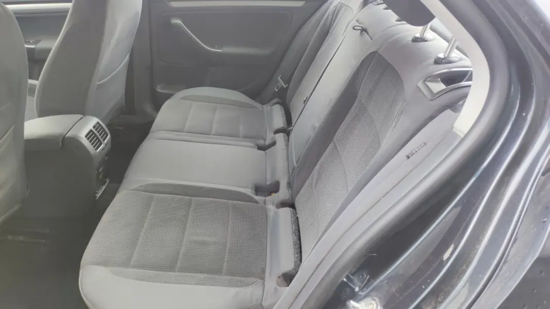 Volkswagen Jetta 2008 - 3800 EUR, 0 km - AUTO.MOTO.pt - foto 9 de 17