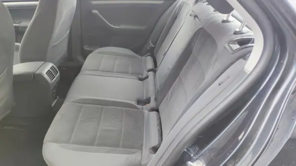Volkswagen Jetta 2008 - 3800 EUR, 0 km - AUTO.MOTO.pt - foto 9 de 17