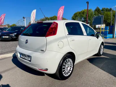 Fiat Punto 2018 - 7950 EUR, 174029 km - AUTO.MOTO.pt - 174029km - foto 7 de 24