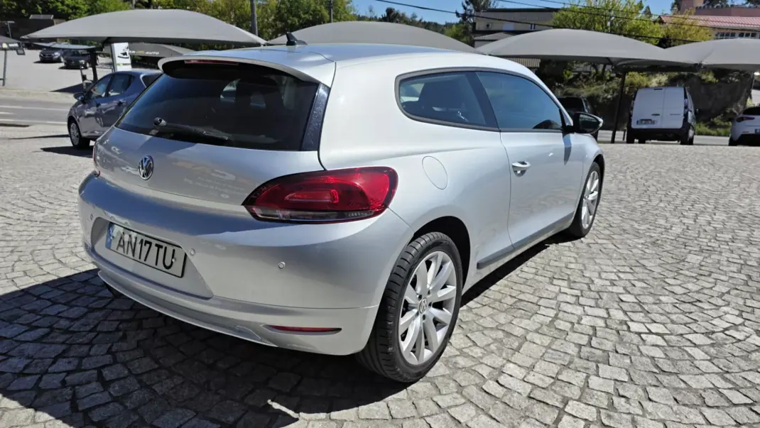 Volkswagen Scirocco 2012 - 13990 EUR, 166000 km - AUTO.MOTO.pt - 166000km - foto 7 de 23