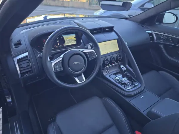 Jaguar F-Type 2022 - 67450 EUR, 11000 km - AUTO.MOTO.pt - 11000km - foto 15 de 19