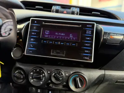 Toyota HILUX 2.4 D-4D 2WD CE 3L 2018 - 14900 EUR, 292795 km - AUTO.MOTO.pt - 292795km - foto 6 de 10