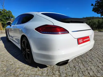 Porsche Panamera 2012 - 32250 EUR, 206000 km - AUTO.MOTO.pt - 206000km - foto 7 de 40