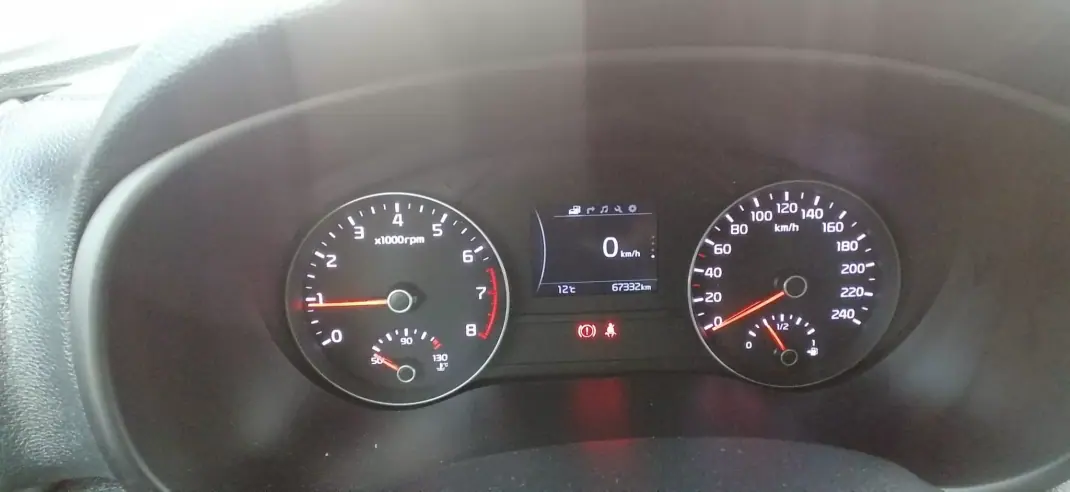 Kia Sportage 2018 - 17800 EUR, 67300 km - AUTO.MOTO.pt - 67300km - foto 20 de 21