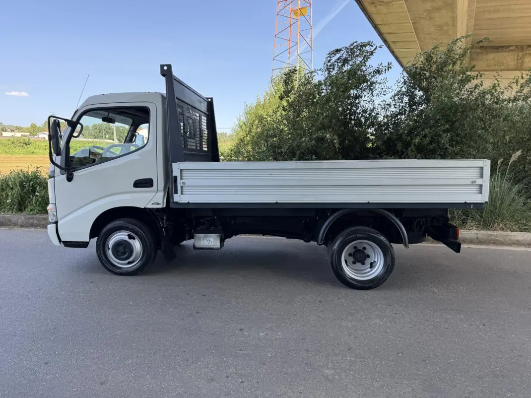 Toyota DYNA S 30.23 3.0 D4D AC+ ABS 2007 - 29490 EUR, 120000 km - 120000km - foto 6 de 19