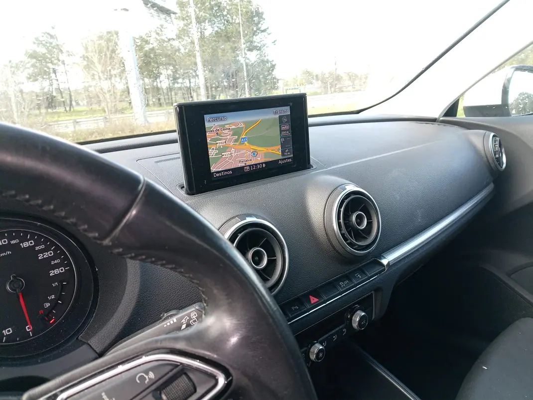 Audi A3 Sportback 2014 - 9900 EUR, 209000 km - AUTO.MOTO.pt - 209000km - foto 7 de 11