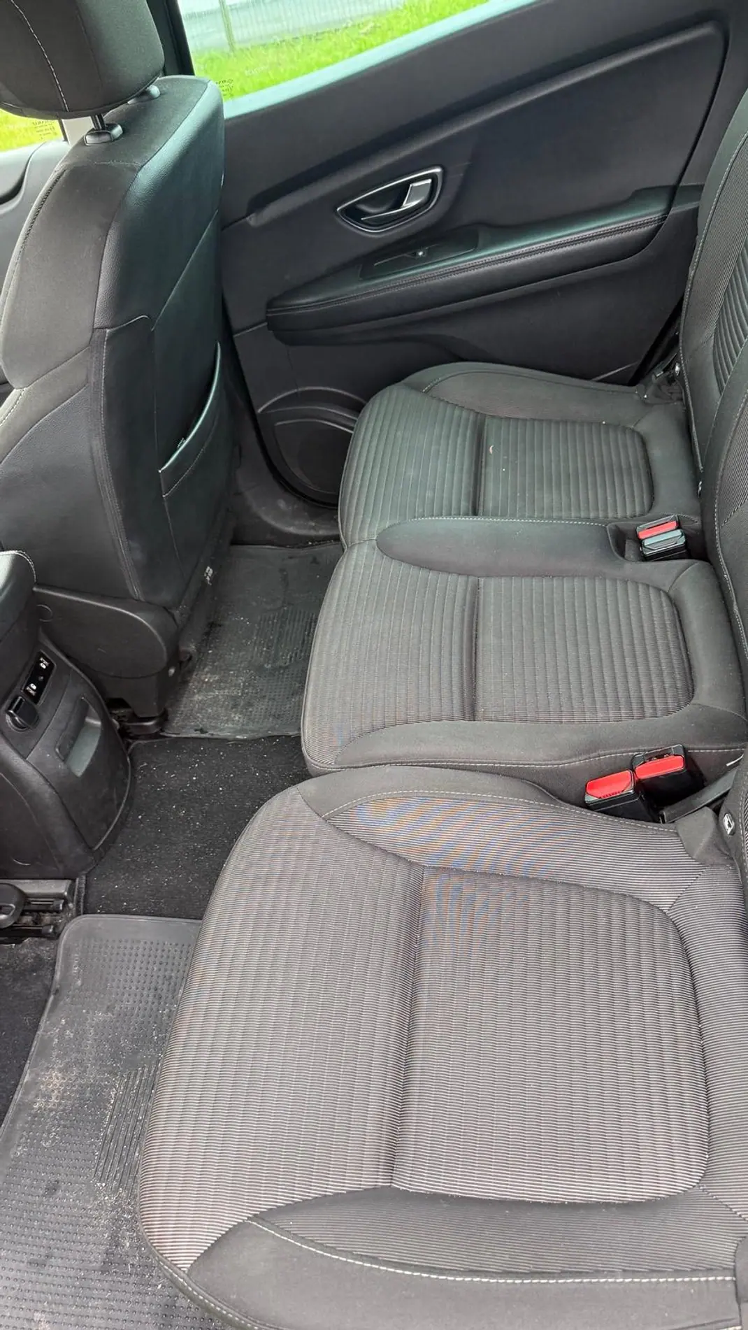 Renault Grand Scénic 2018 - 8999 EUR, 255 km - AUTO.MOTO.pt - 255km - foto 8 de 10
