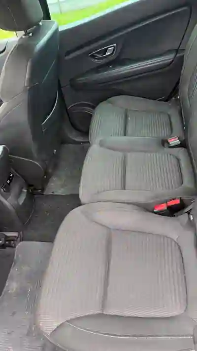 Renault Grand Scénic 2018 - 8999 EUR, 255 km - AUTO.MOTO.pt - 255km - foto 8 de 10