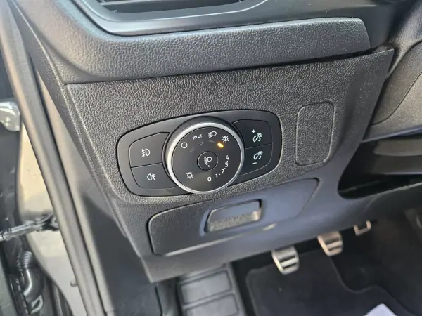 Ford Focus SW 2019 - 13800 EUR, 115000 km - AUTO.MOTO.pt - 115000km - foto 25 de 54