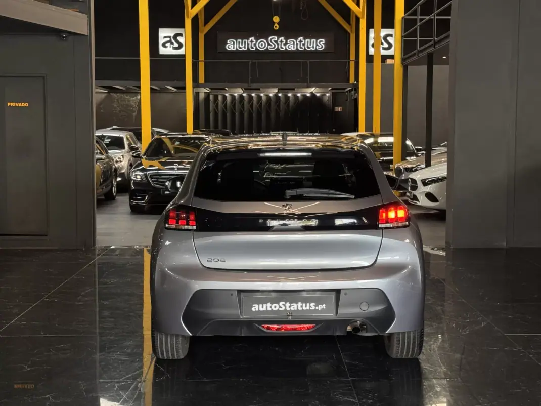 Peugeot 208 2023 - 14990 EUR, 87800 km - AUTO.MOTO.pt - 87800km - foto 12 de 30