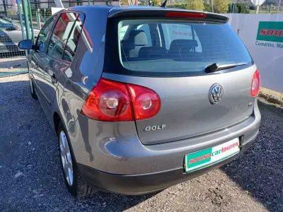 Volkswagen Golf 2006 - 7150 EUR, 102943 km - AUTO.MOTO.pt - 102943km - foto 13 de 26