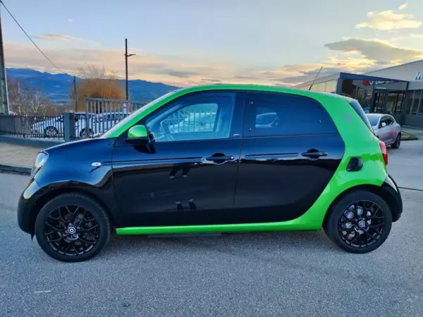 Smart ForFour 2017 - 13500 EUR, 44000 km - AUTO.MOTO.pt - 44000km - foto 23 de 46