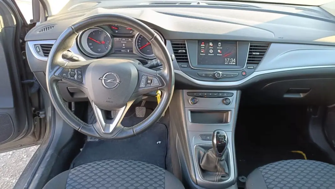 Opel Astra 2021 - 10500 EUR, 120000 km - AUTO.MOTO.pt - 120000km - foto 5 de 10