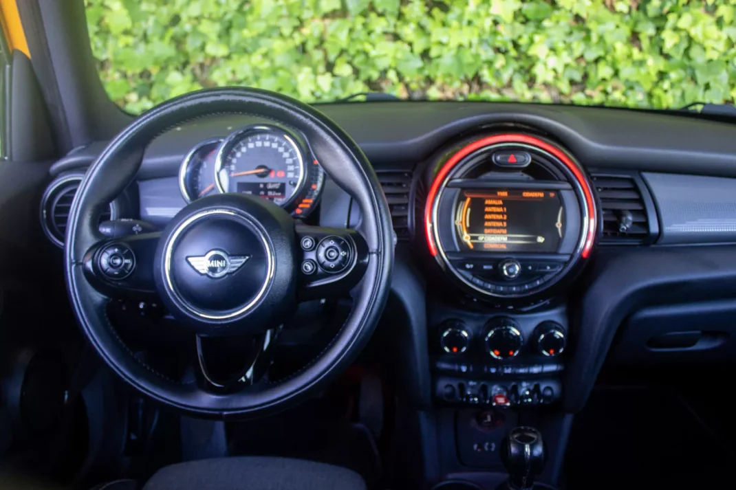 MINI One 2015 - 11900 EUR, 194500 km - AUTO.MOTO.pt - 194500km - foto 15 de 18