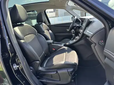 Renault Scénic 2016 - 10900 EUR, 220000 km - AUTO.MOTO.pt - 220000km - foto 63 de 66