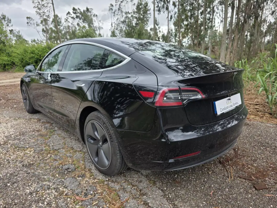 Tesla Model 3 2019 - 23900 EUR, 177000 km - AUTO.MOTO.pt - 177000km - foto 24 de 42