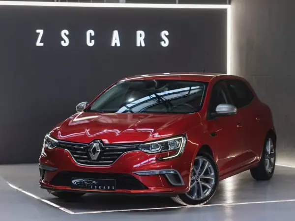 Renault Mégane 2017 - 15750 EUR, 110350 km - AUTO.MOTO.pt - 110350km - foto 2 de 16