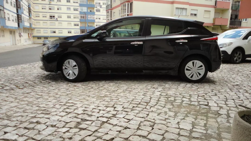 Nissan Leaf 2021 - 14900 EUR, 44768 km - AUTO.MOTO.pt - 44768km - foto 7 de 23
